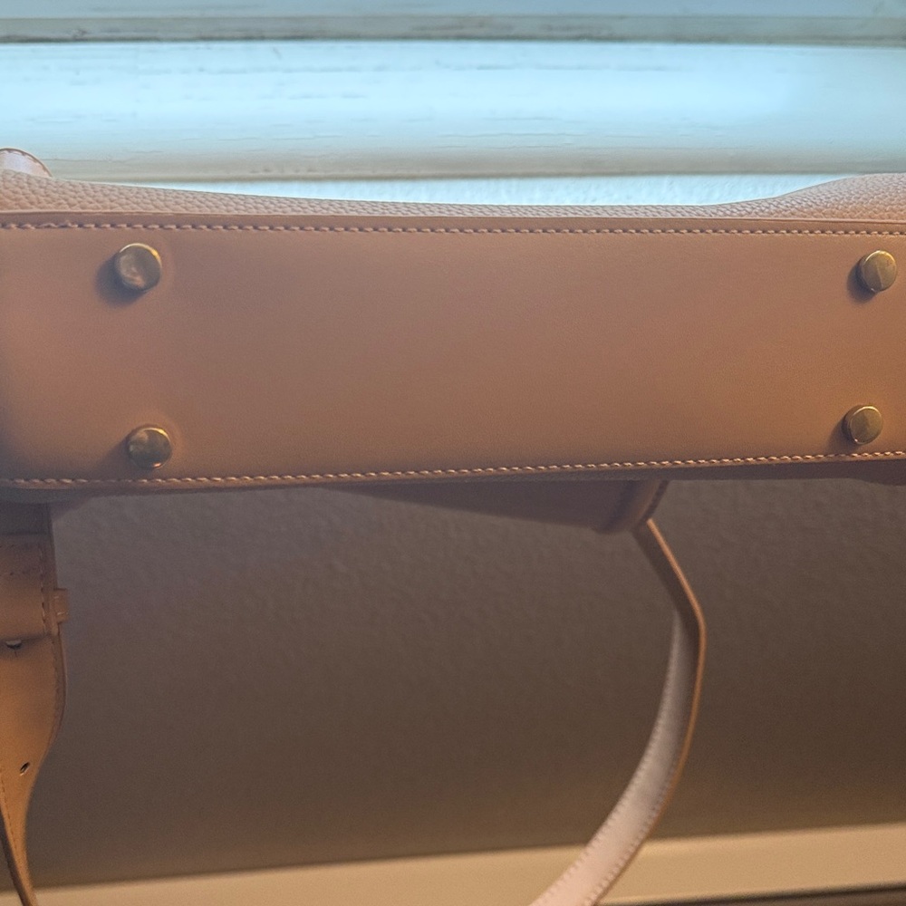 Classic Structured Shoulder Bag in camel - Picture 4 of 9